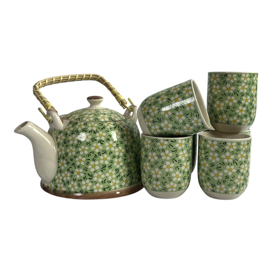 Teapot with mugs