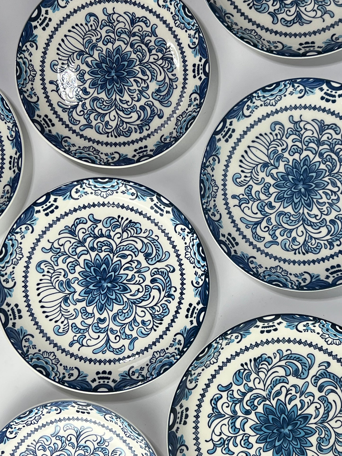 White and blue plates