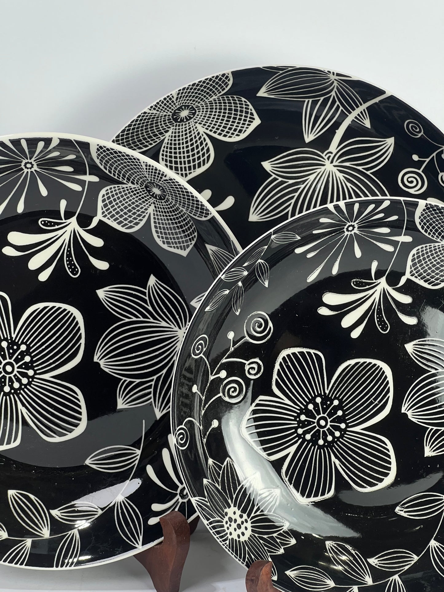 Black and white plate set